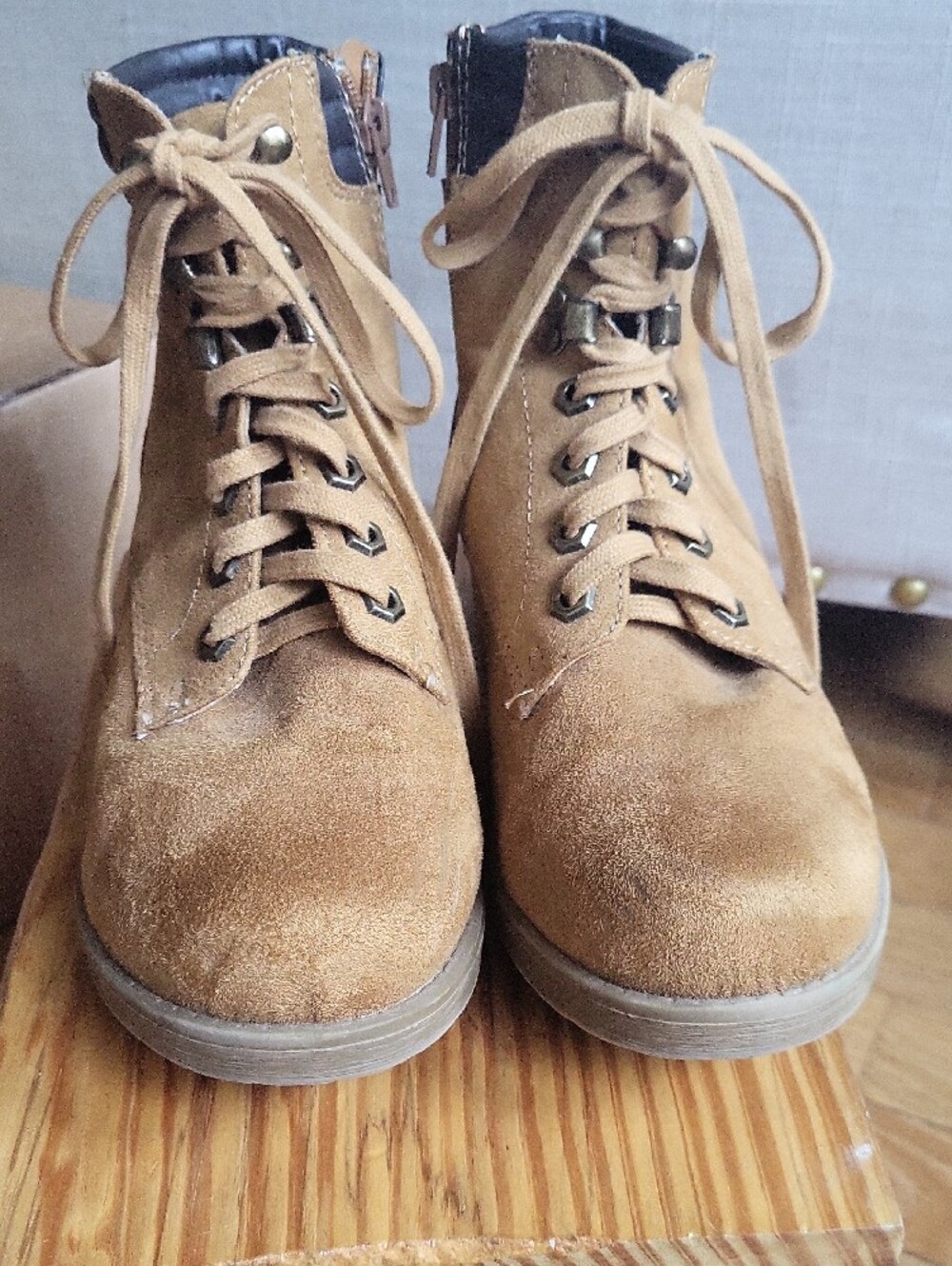 Charlotte Russe Men's Tan Suede Chukka Lace-Up Boots